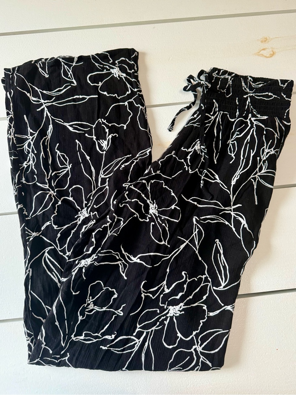 Maurices XS long wide leg high rise black white floral summer pant palazzo
